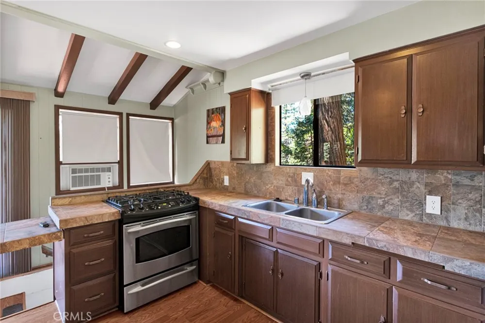 739 Lake Lake Arrowhead, CA 92385