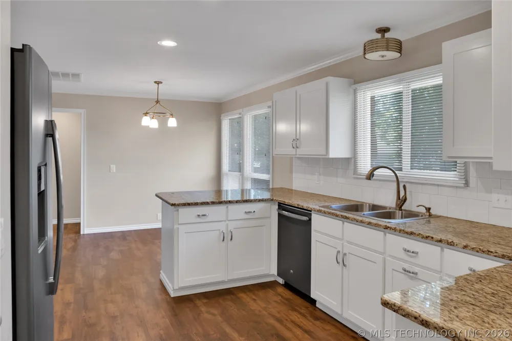 513 E B. STREET Jenks, OK 74037