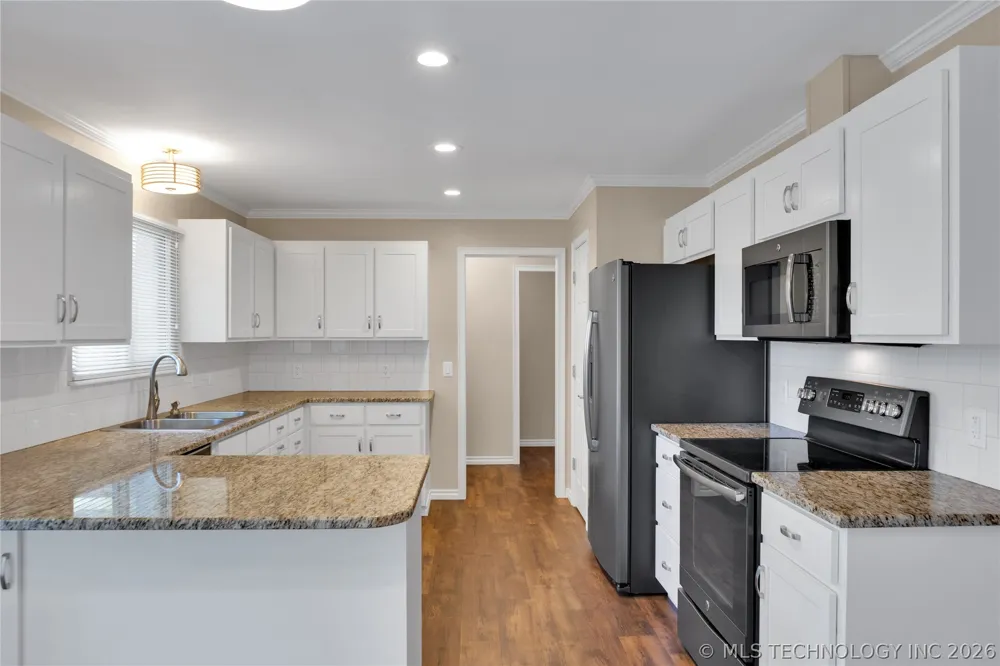 513 E B. STREET Jenks, OK 74037