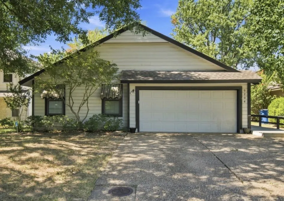 9204 S Maplewood Avenue Tulsa, OK 74137