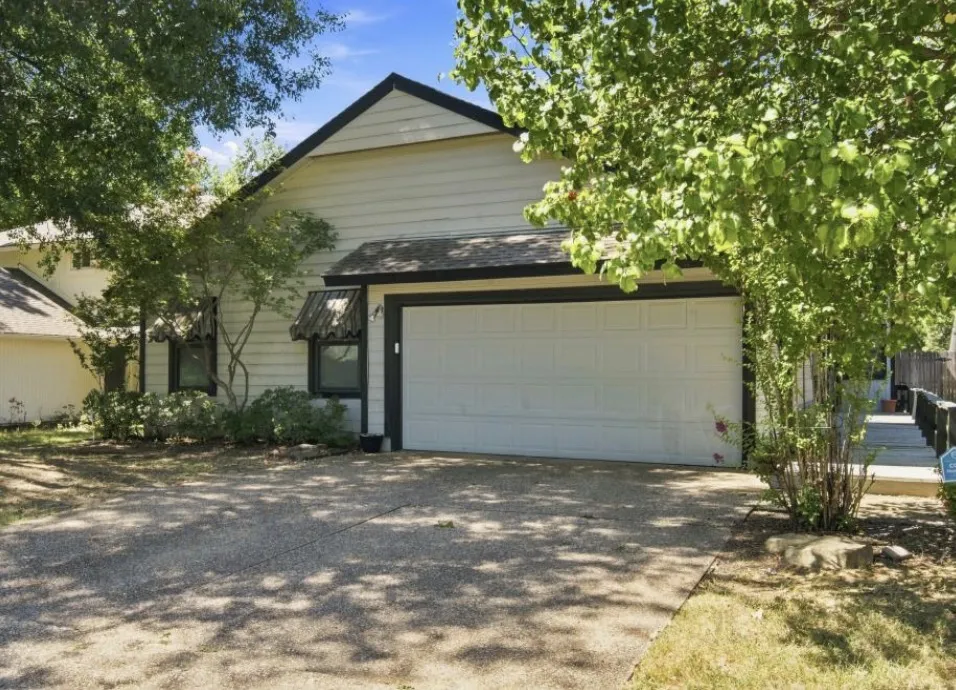 9204 S Maplewood Avenue Tulsa, OK 74137