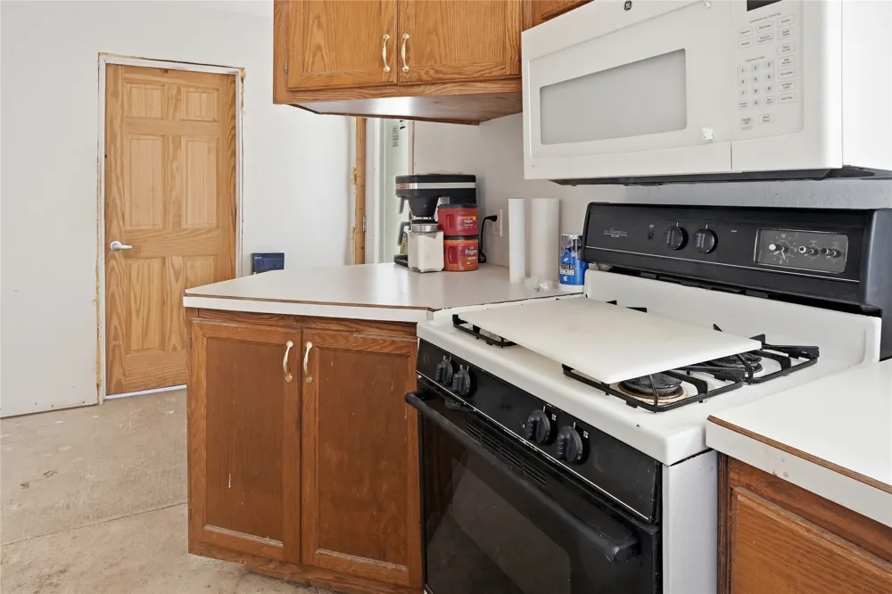 809 W Holt Lincoln, AR 72744