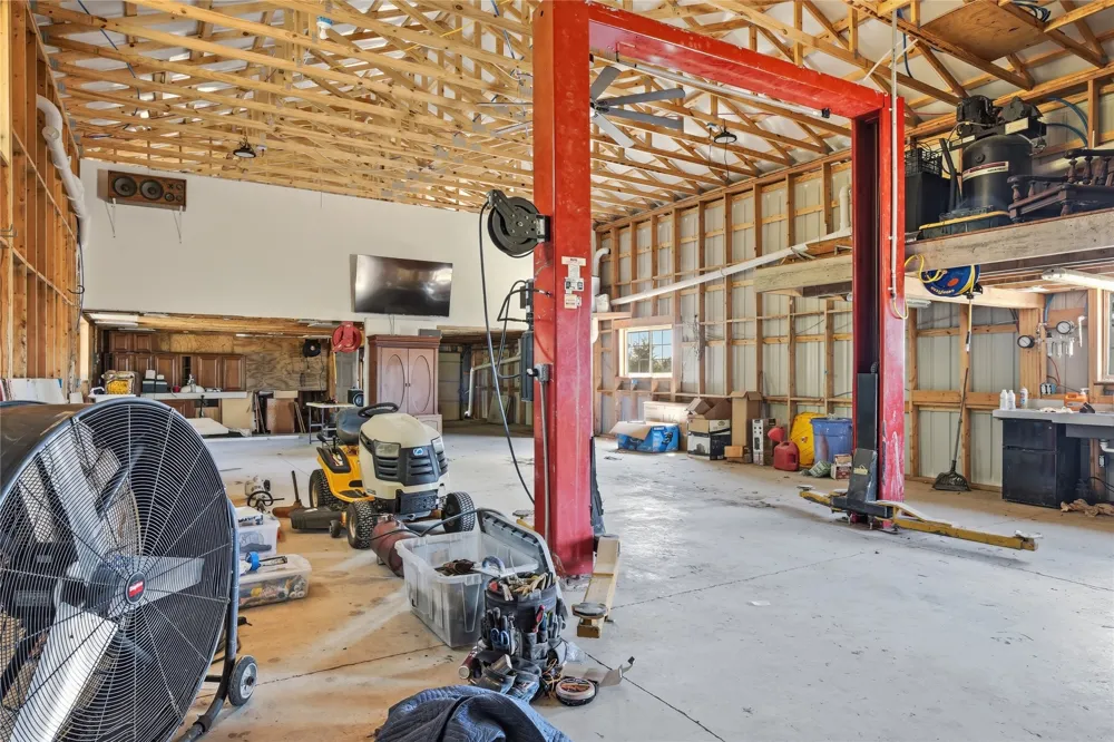 809 W Holt Lincoln, AR 72744