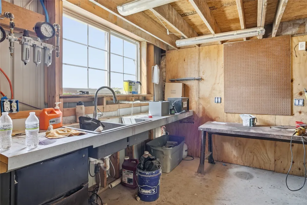 809 W Holt Lincoln, AR 72744