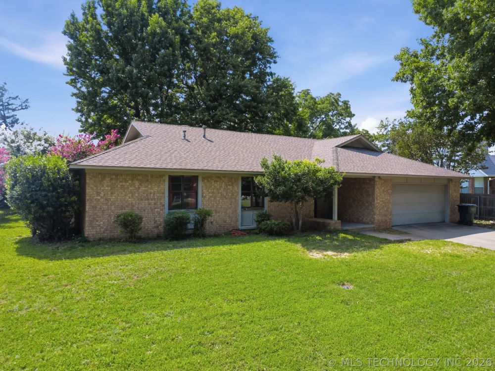 902 Cardinal Lane Okmulgee, OK 74447