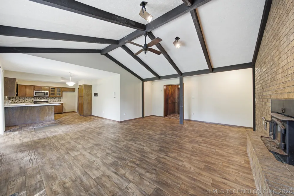 902 Cardinal Lane Okmulgee, OK 74447