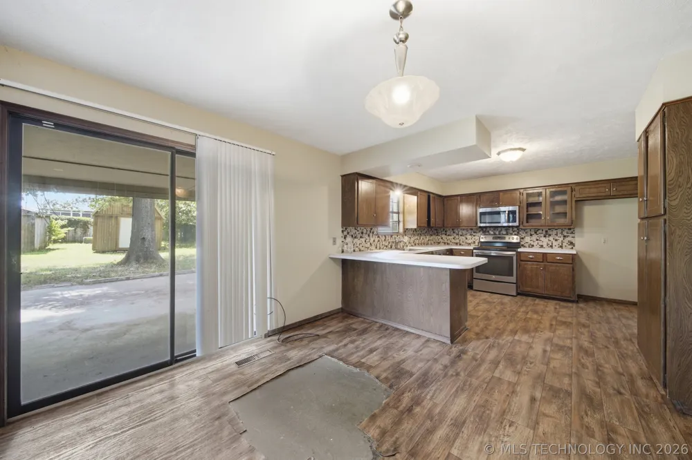 902 Cardinal Lane Okmulgee, OK 74447