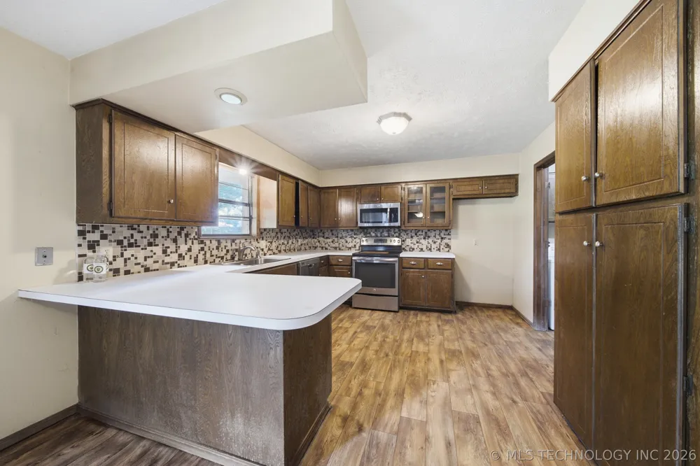 902 Cardinal Lane Okmulgee, OK 74447