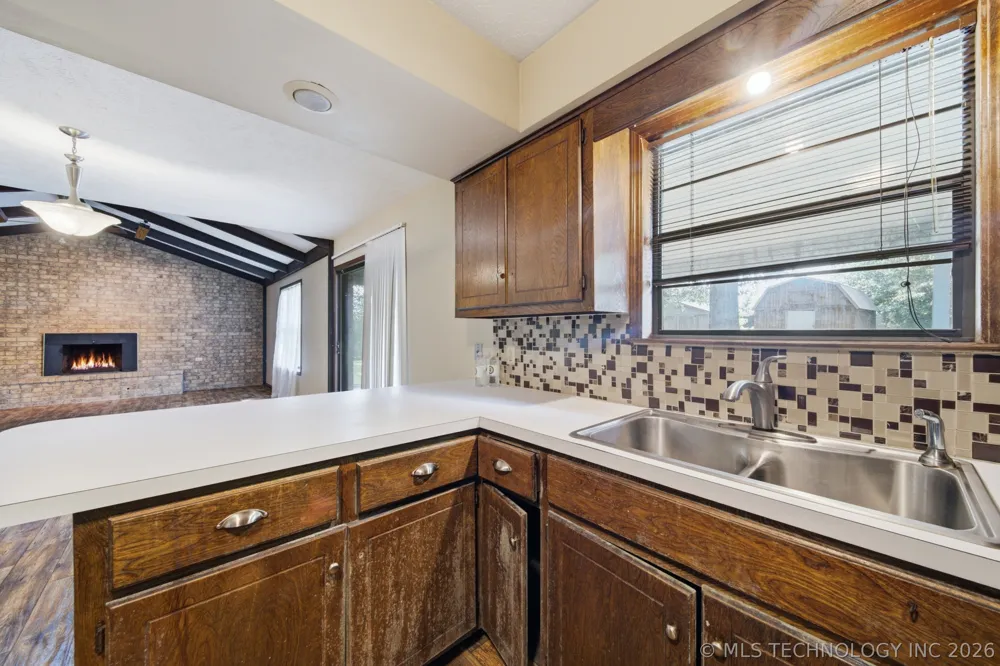 902 Cardinal Lane Okmulgee, OK 74447