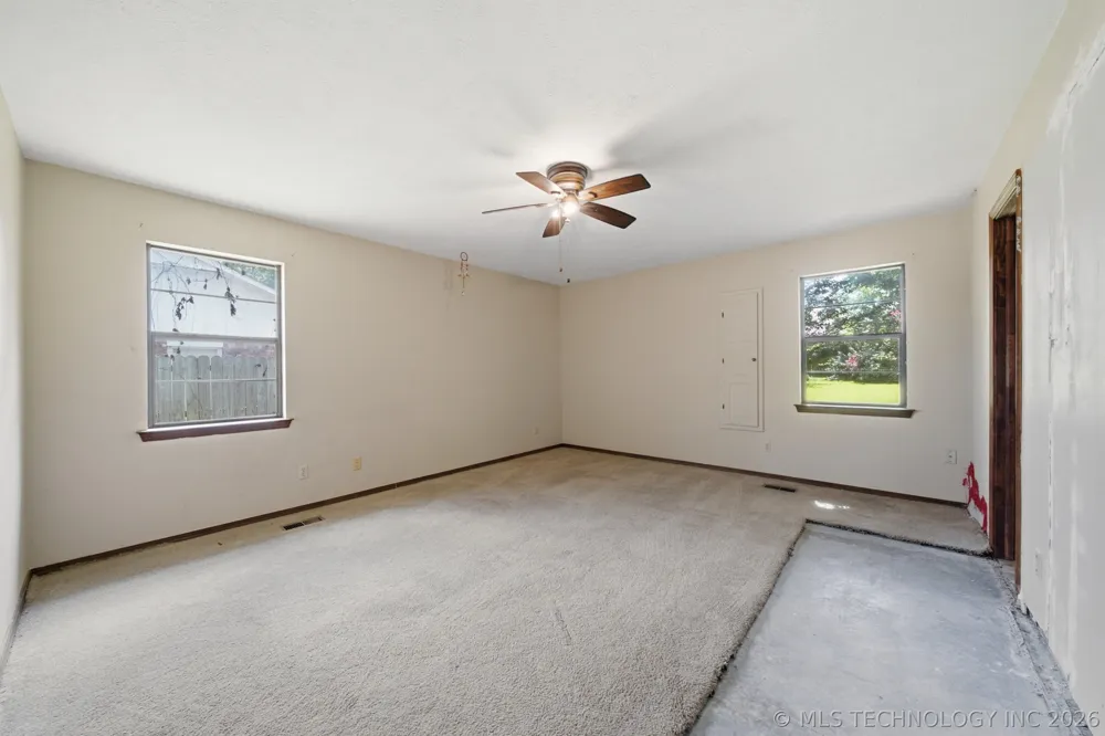 902 Cardinal Lane Okmulgee, OK 74447