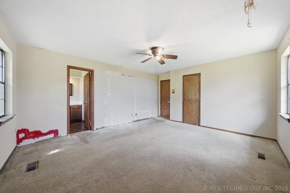 902 Cardinal Lane Okmulgee, OK 74447