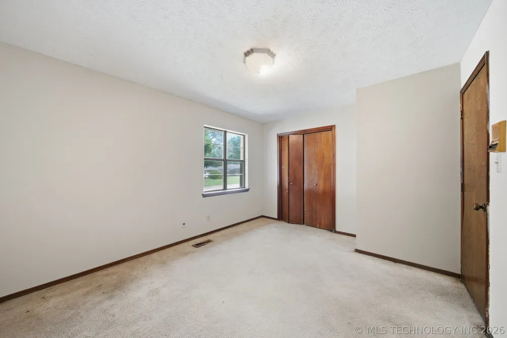 902 Cardinal Lane Okmulgee, OK 74447