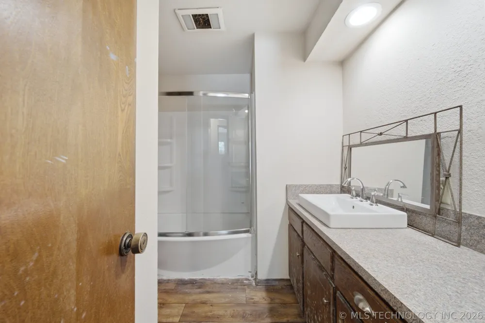 902 Cardinal Lane Okmulgee, OK 74447