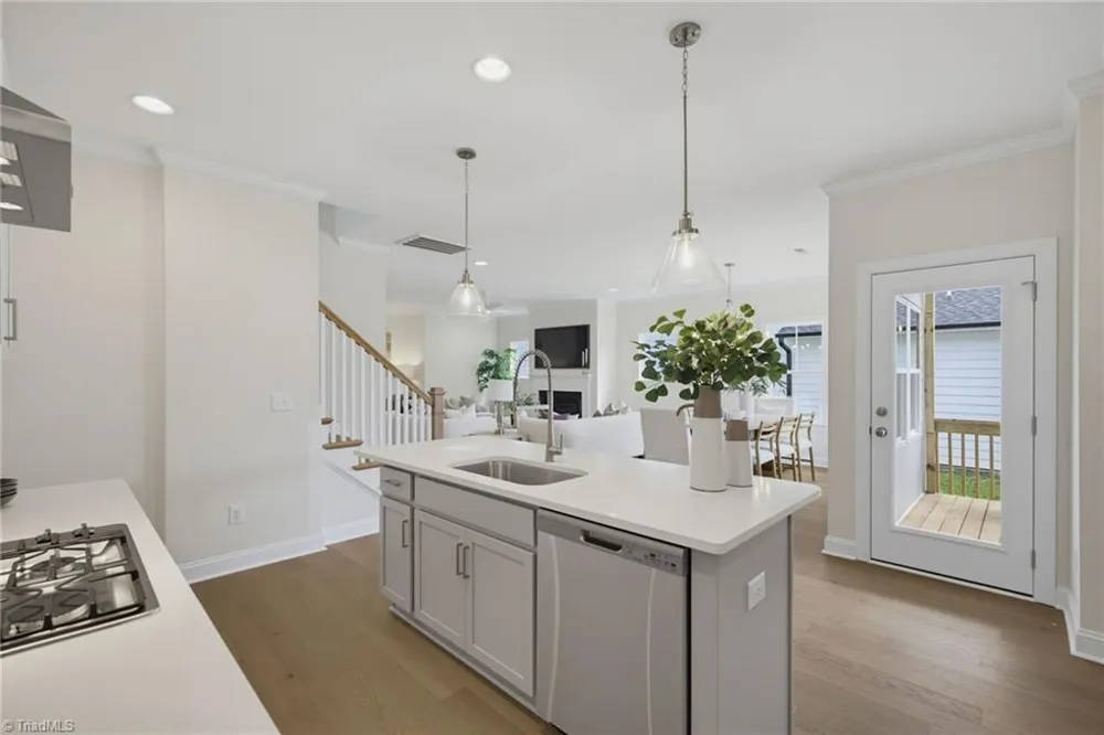 1640 Cross Village Avenue Kernersville, NC 27284