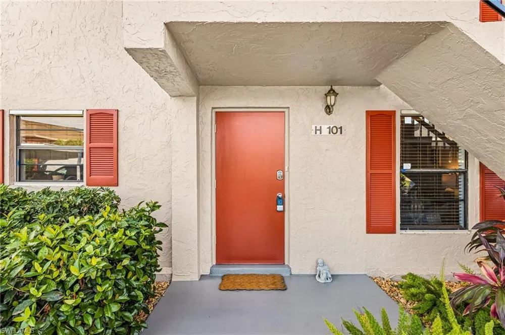 332 Charlemagne Boulevard #H101 Naples, FL 34112