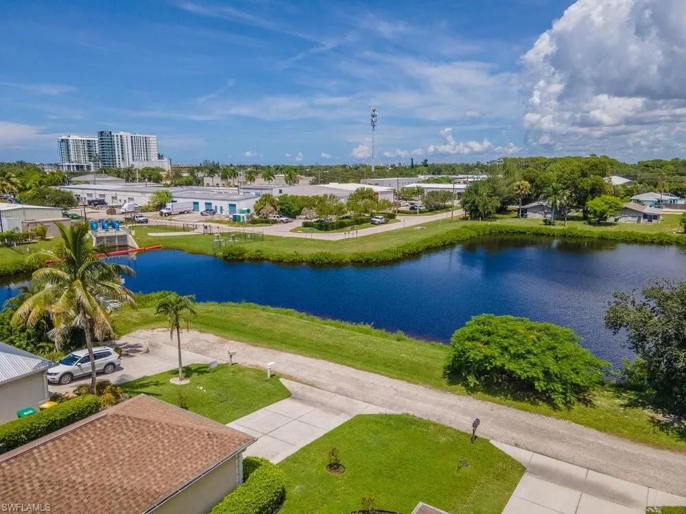 2524 Lee Street Naples, FL 34112