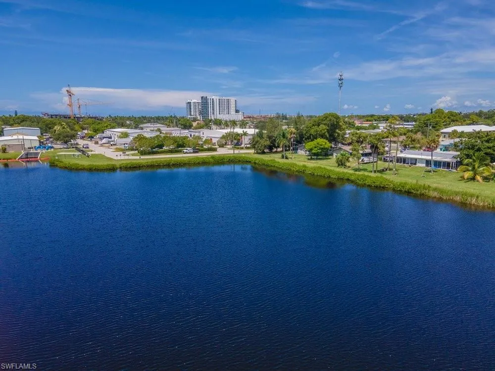 2524 Lee Street Naples, FL 34112