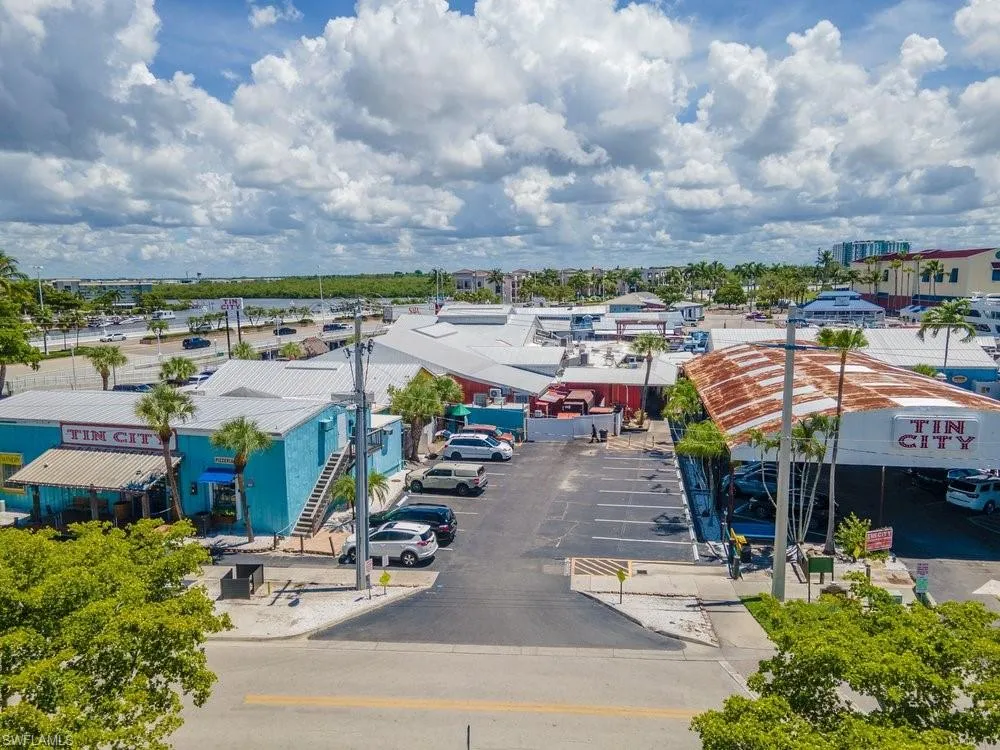 2524 Lee Street Naples, FL 34112