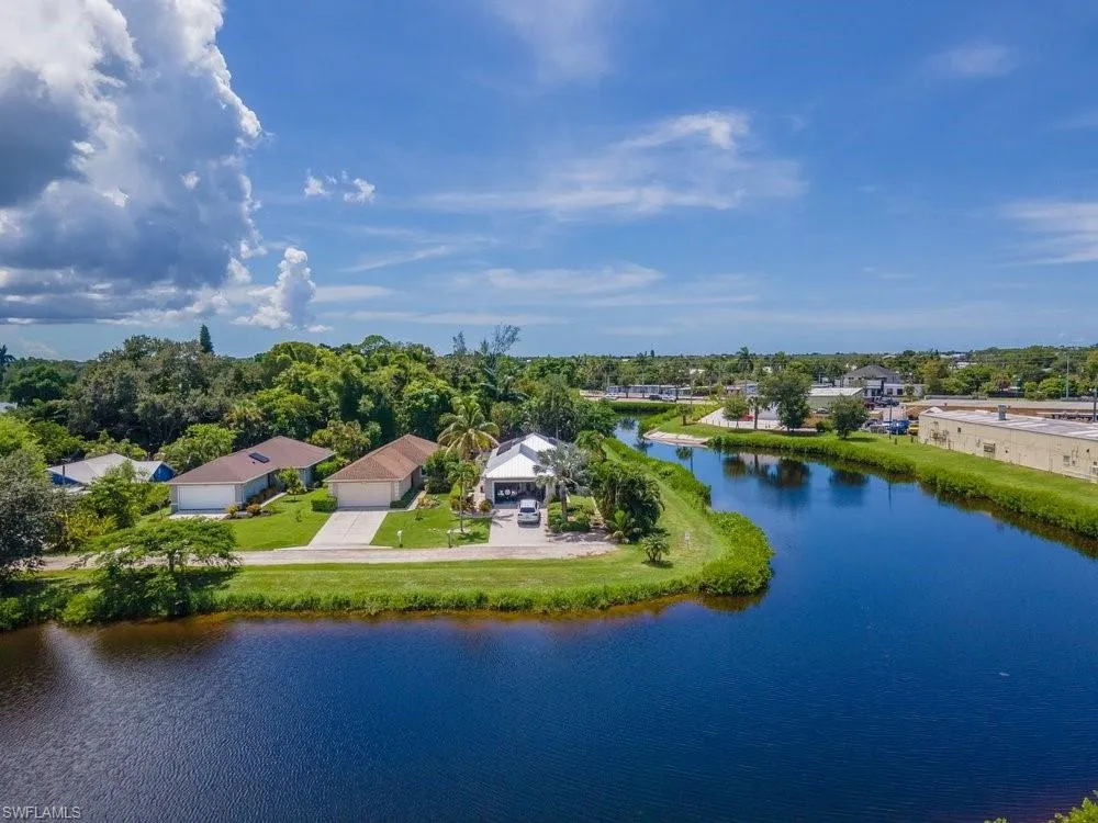 2524 Lee Street Naples, FL 34112