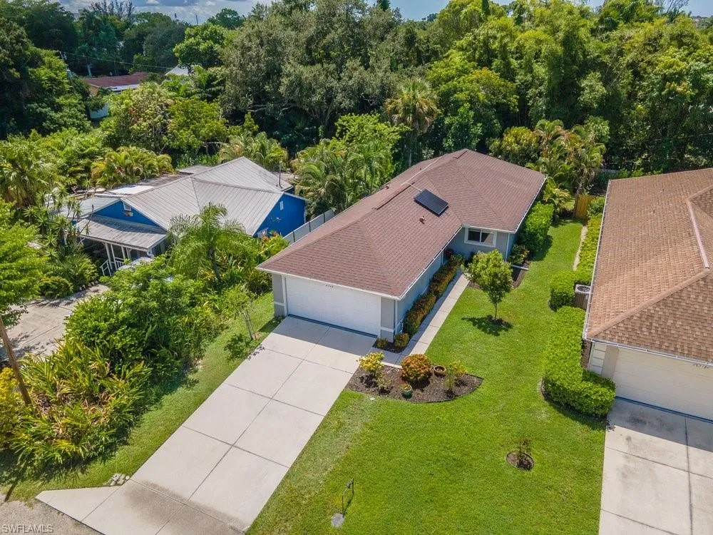 2524 Lee Street Naples, FL 34112