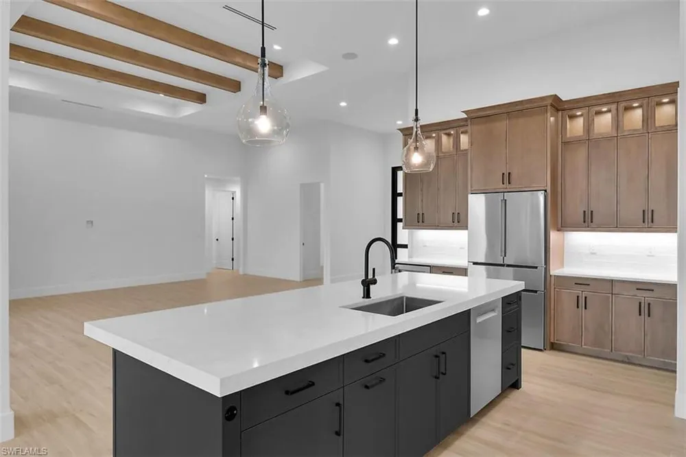 1528 Kingston Court Marco Island, FL 34145