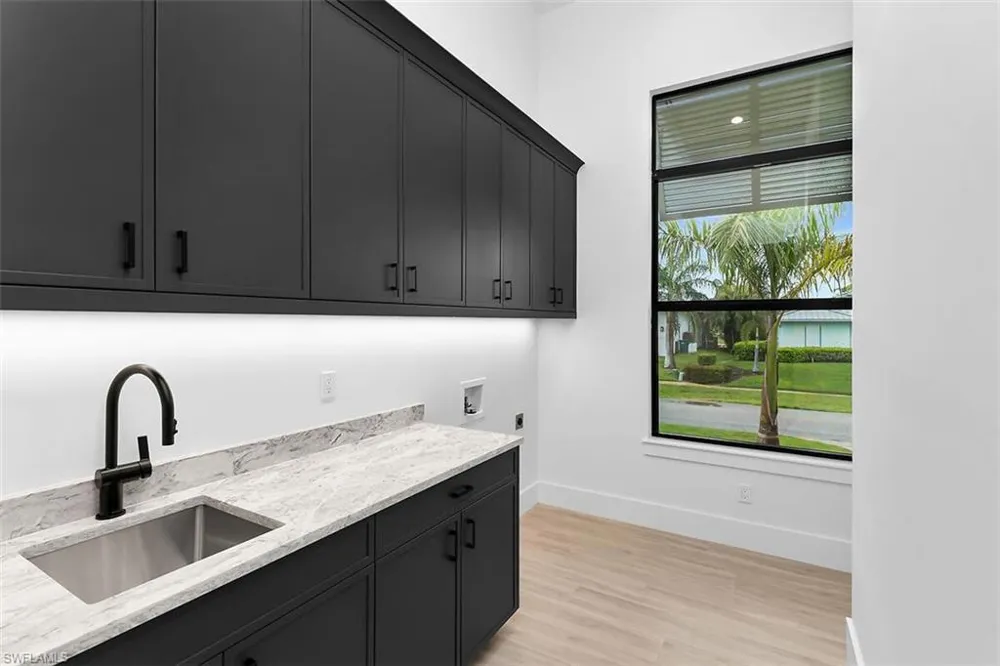 1528 Kingston Court Marco Island, FL 34145