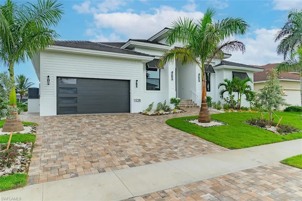 1528 Kingston Court Marco Island, FL 34145