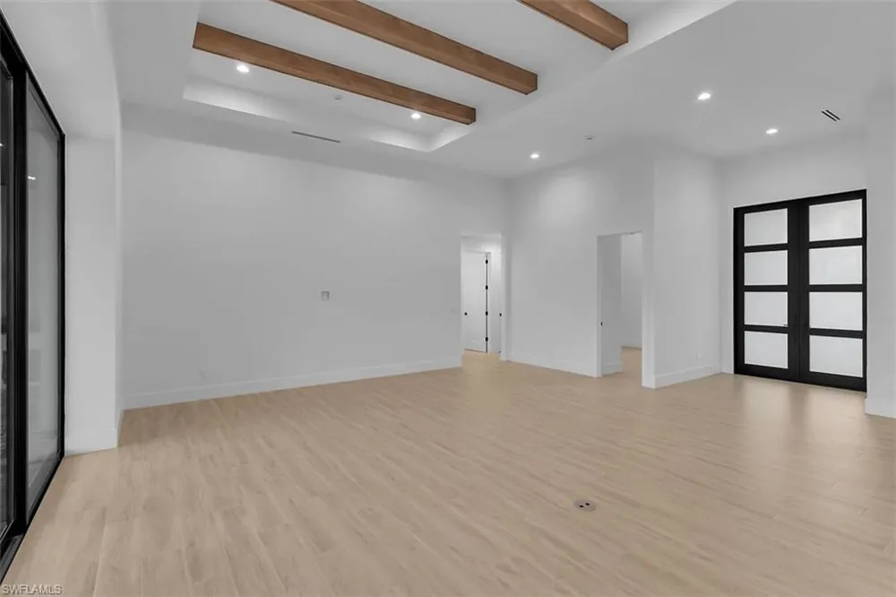 1528 Kingston Court Marco Island, FL 34145
