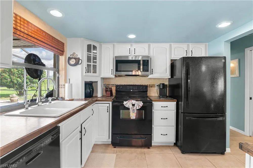 2110 SW Santa Barbara Place Cape Coral, FL 33991