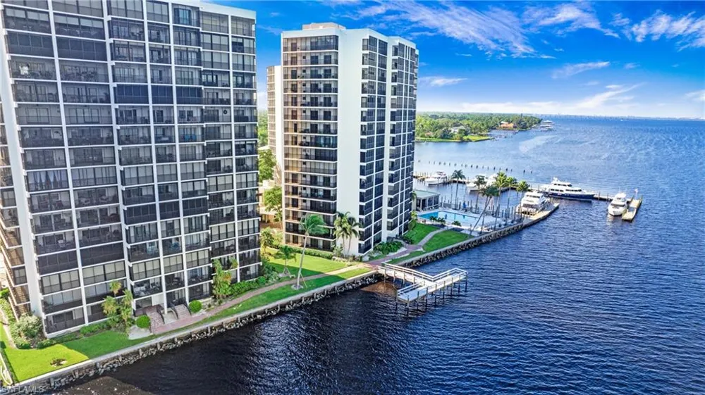 1920 Virginia Avenue #902 Fort Myers, FL 33901