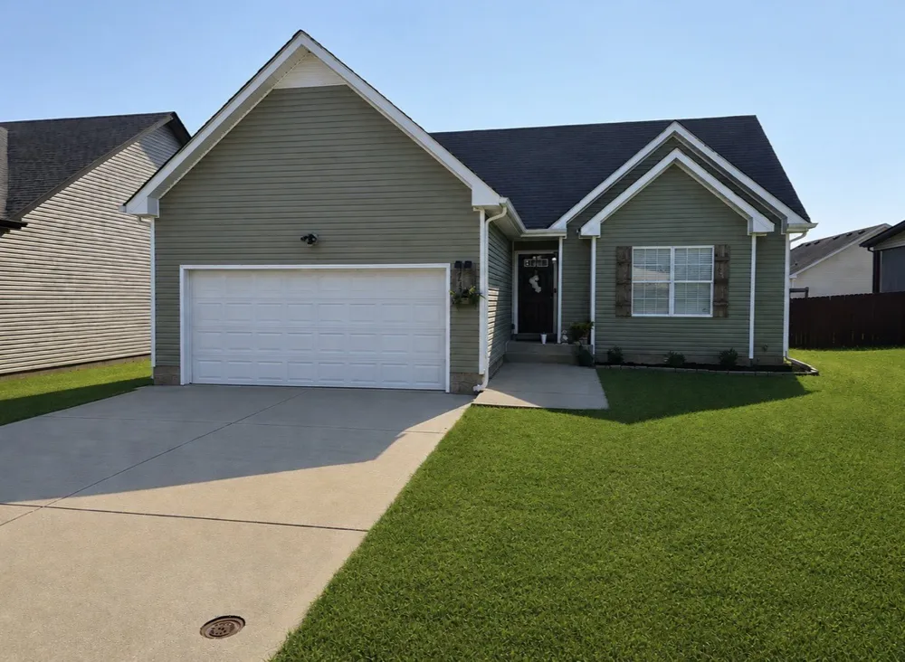 3733 Gray Fox Dr Clarksville, TN 37040