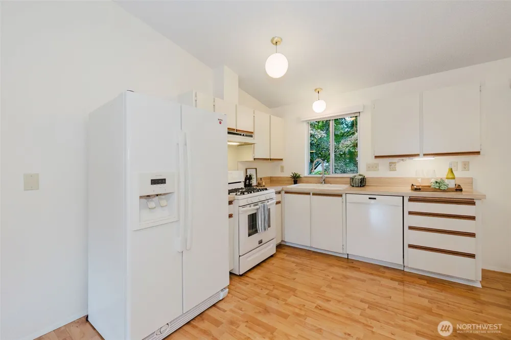 735 NW Firglade Drive Bremerton, WA 98311