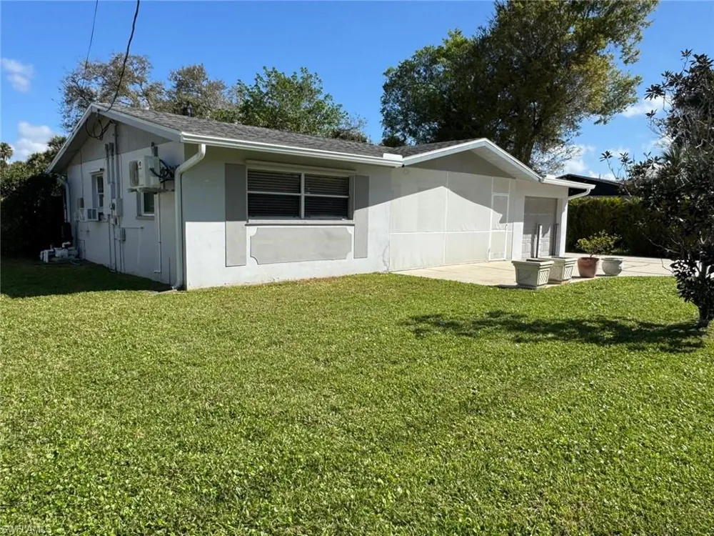 698 Muscogee Drive North Fort Myers, FL 33903