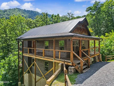 2724 Pine Crest Lane