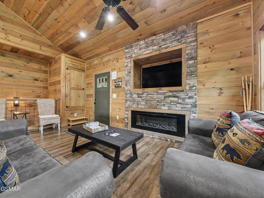 2724 Pine Crest Lane Sevierville, TN 37862