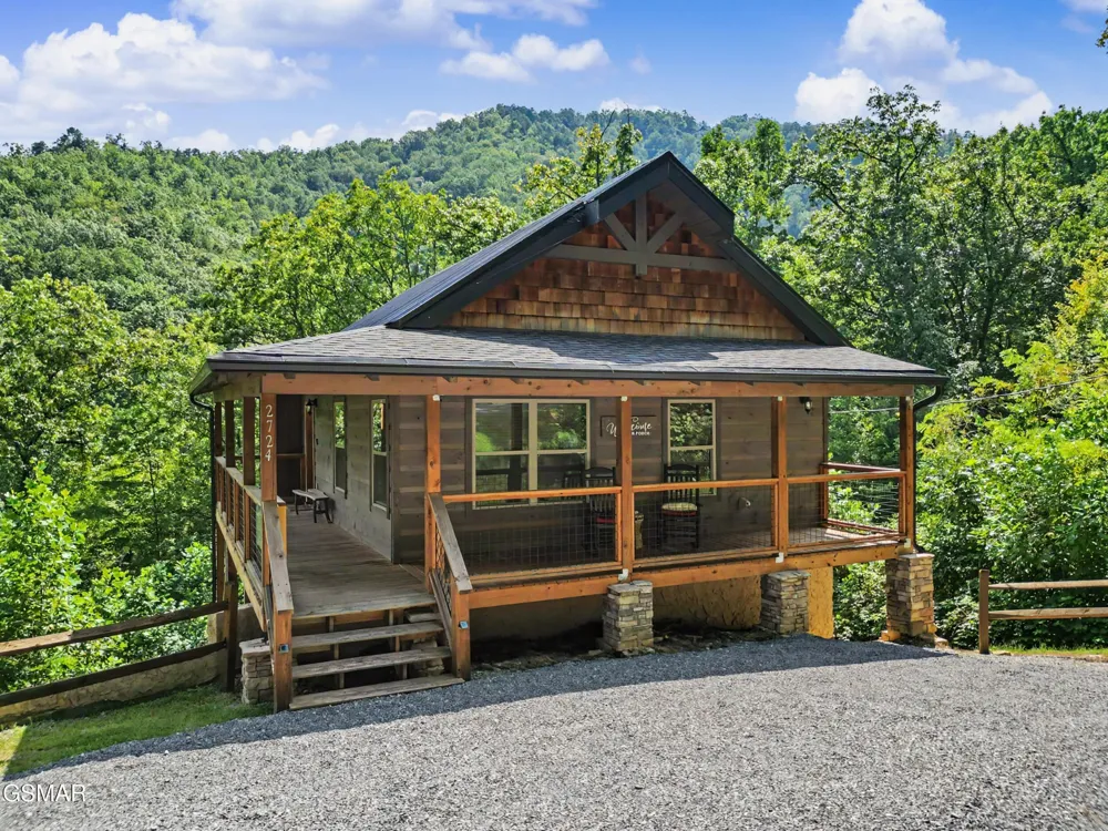 2724 Pine Crest Lane Sevierville, TN 37862