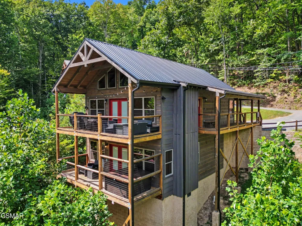 2724 Pine Crest Lane Sevierville, TN 37862