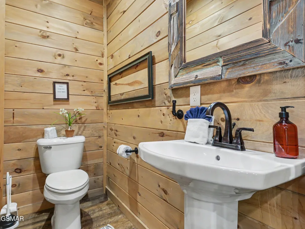 2724 Pine Crest Lane Sevierville, TN 37862