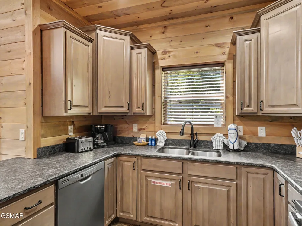 2724 Pine Crest Lane Sevierville, TN 37862