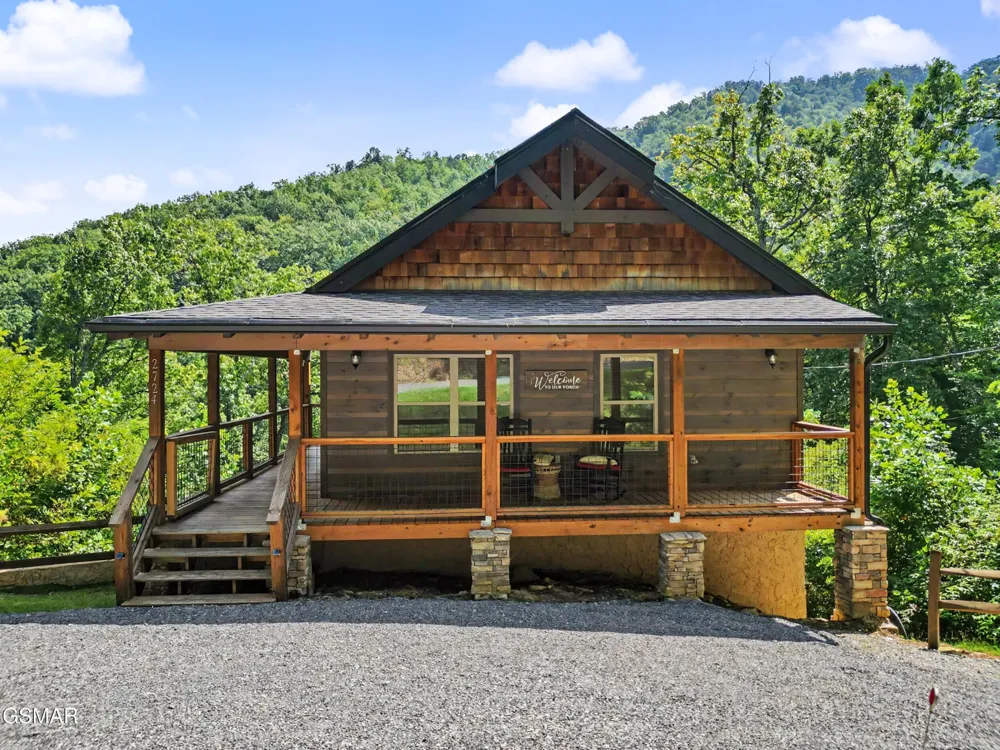2724 Pine Crest Lane Sevierville, TN 37862