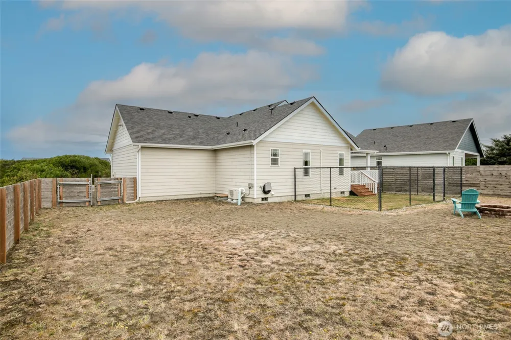 1092 Crestshire Loop SW Ocean Shores, WA 98569