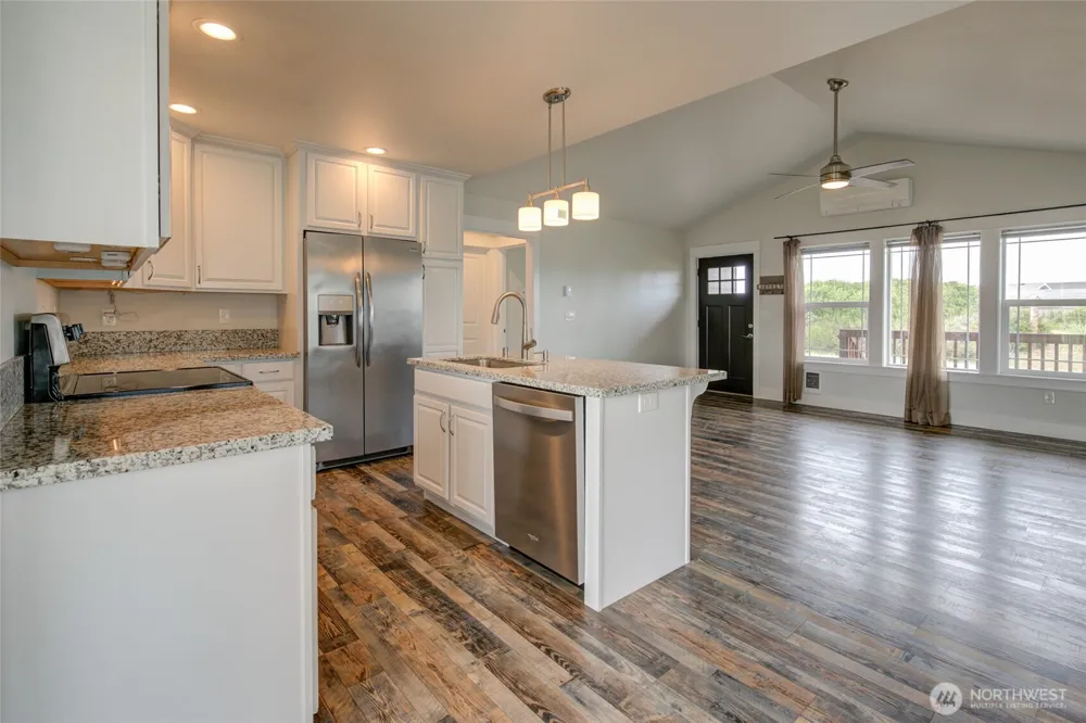 1092 Crestshire Loop SW Ocean Shores, WA 98569