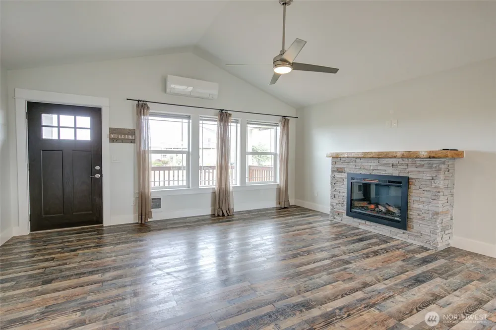 1092 Crestshire Loop SW Ocean Shores, WA 98569