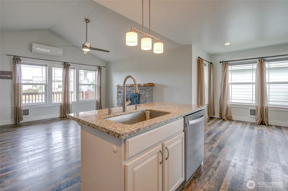 1092 Crestshire Loop SW Ocean Shores, WA 98569