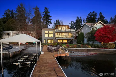 13031 Holmes Point Drive NE