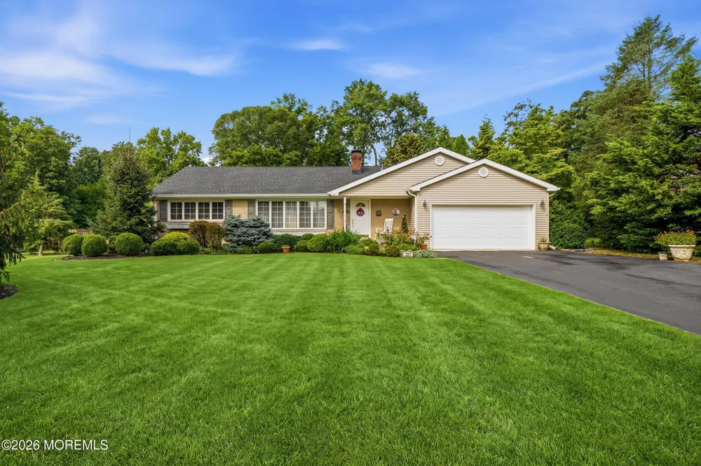 251 Hamiltonian Drive Middletown, NJ 07701