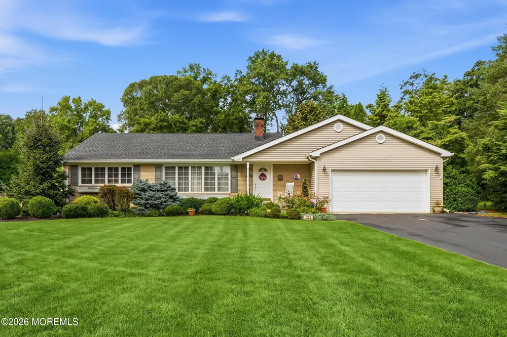 251 Hamiltonian Drive Middletown, NJ 07701