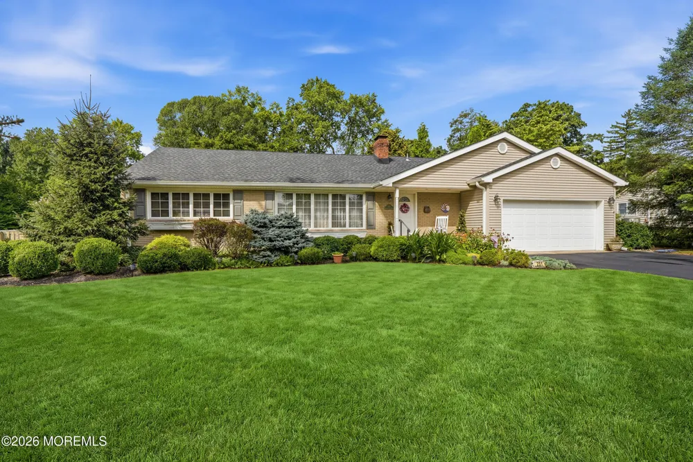 251 Hamiltonian Drive Middletown, NJ 07701