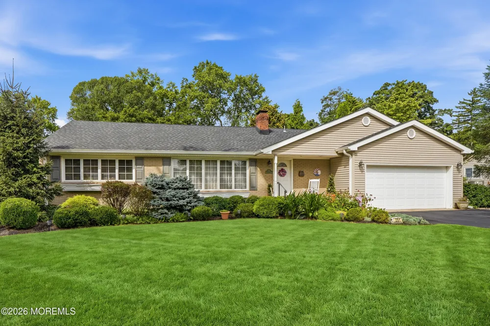251 Hamiltonian Drive Middletown, NJ 07701