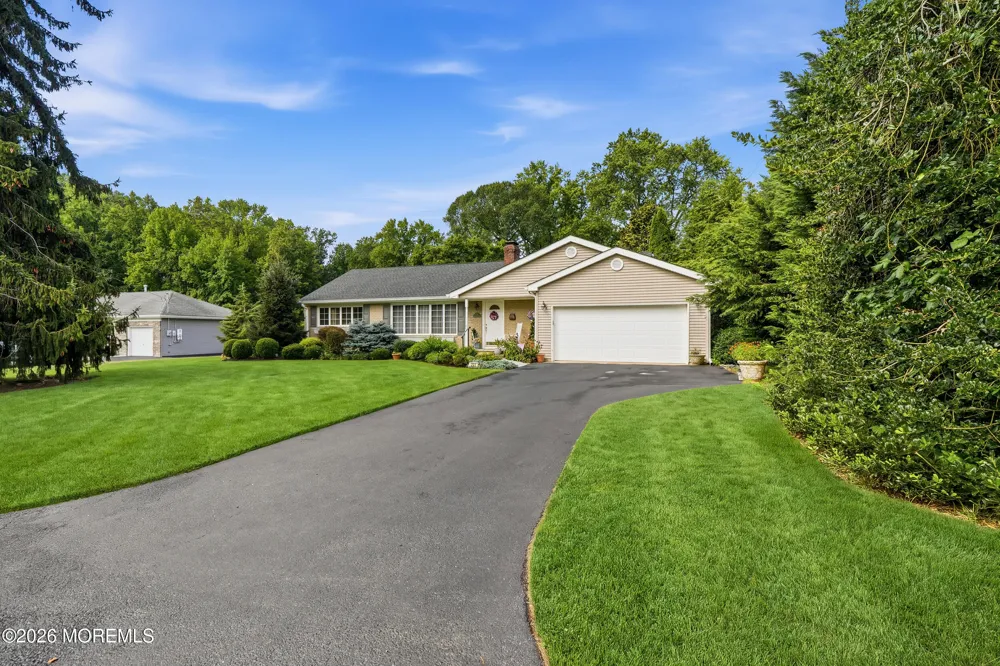 251 Hamiltonian Drive Middletown, NJ 07701